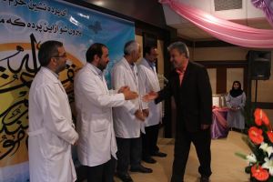 جشن بازنشستگی پرسنل مرکز قلب و عروق شهید رجایی  در نیمه اول سال۱۳۹۱: عکس شماره 8 / 12